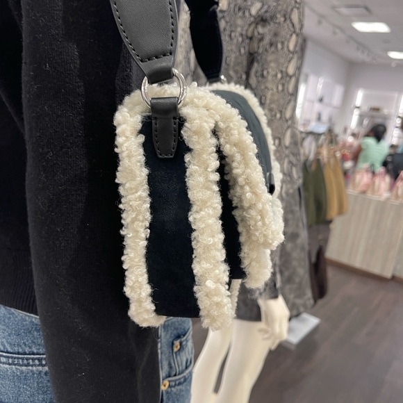 MICHAEL KORS Bradshaw Medium Suede and Faux Shearling Messenger Bag
Black 
NWT - Picture 9 of 16